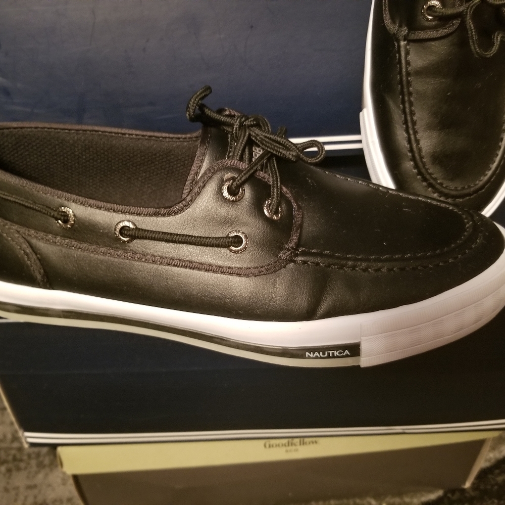 Shoes - Picture 2 of 3